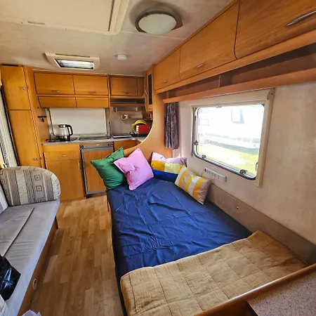 Mlody Wilk Przyczepa Camping