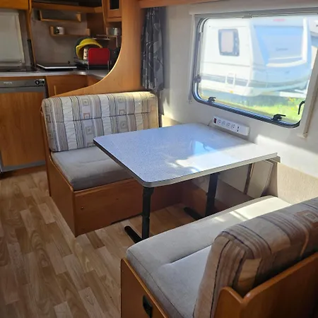 Camping Mlody Wilk Przyczepa *