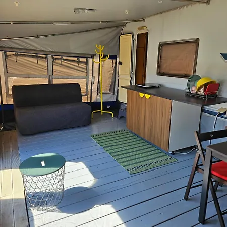 Camping Mlody Wilk Przyczepa